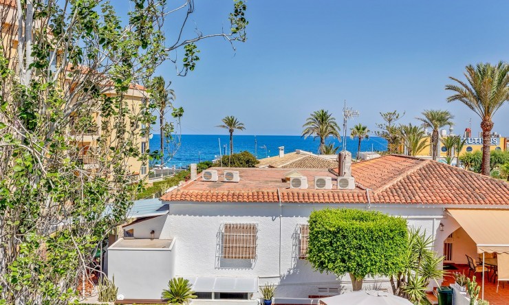 Resale - Villa -
Orihuela Costa - Punta Prima