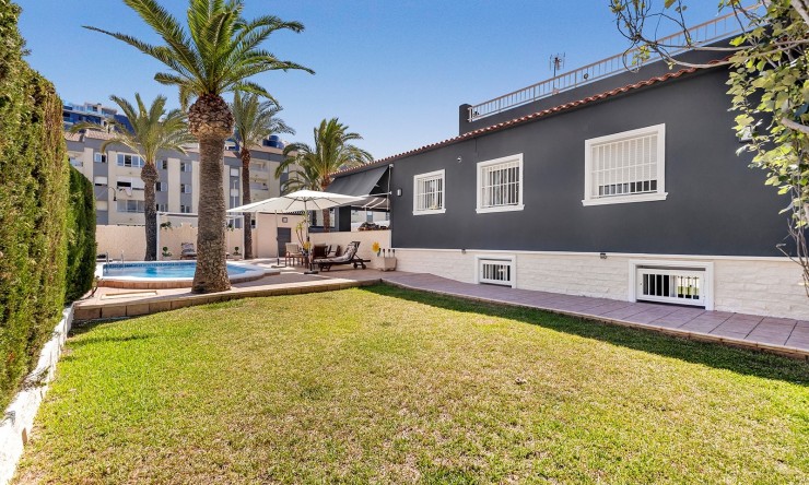 Resale - Villa -
Orihuela Costa - Punta Prima