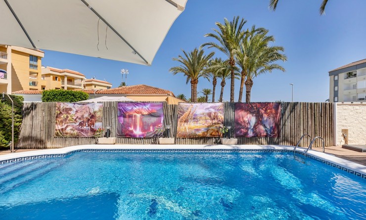 Resale - Villa -
Orihuela Costa - Punta Prima