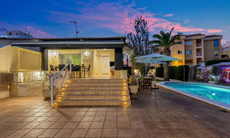 Resale - Villa -
Orihuela Costa - Punta Prima