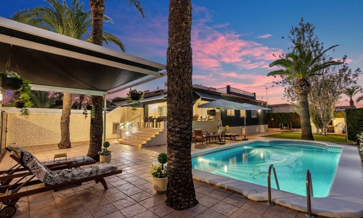 Resale - Villa -
Orihuela Costa - Punta Prima