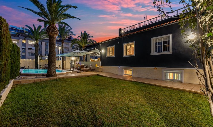 Resale - Villa -
Orihuela Costa - Punta Prima