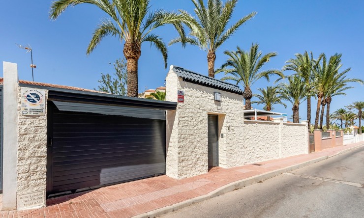 Resale - Villa -
Orihuela Costa - Punta Prima