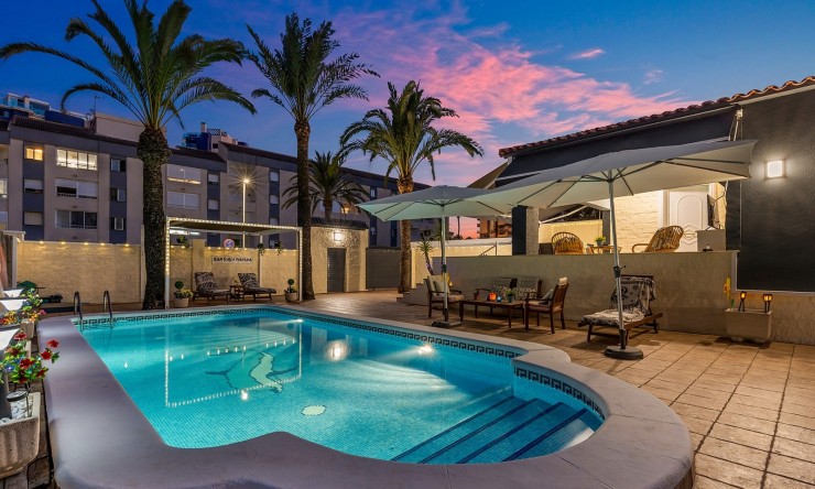 Resale - Villa -
Orihuela Costa - Punta Prima