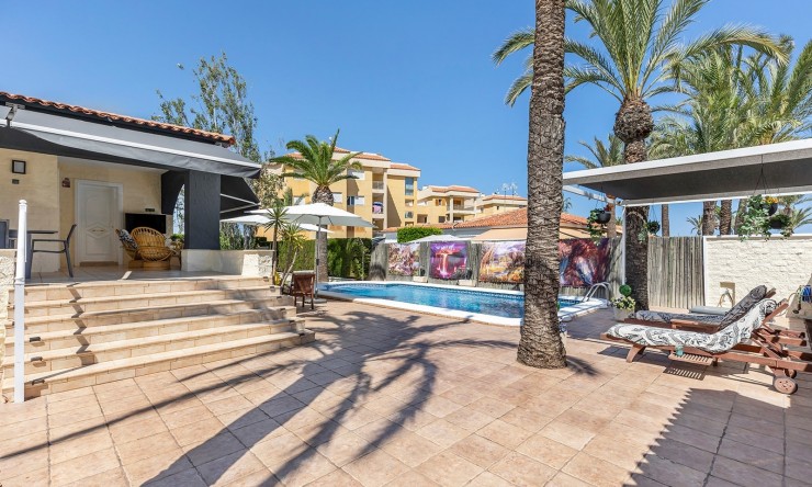 Resale - Villa -
Orihuela Costa - Punta Prima