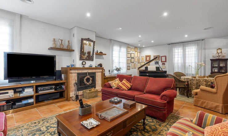 Resale - Villa -
Torrevieja