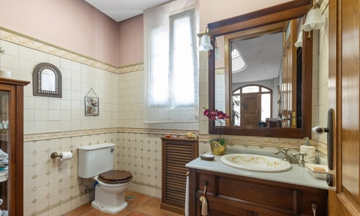 Resale - Villa -
Torrevieja