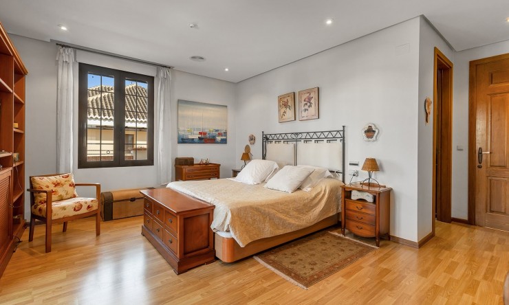 Resale - Villa -
Torrevieja