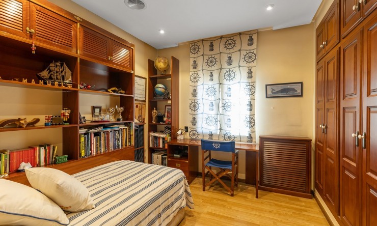 Resale - Villa -
Torrevieja