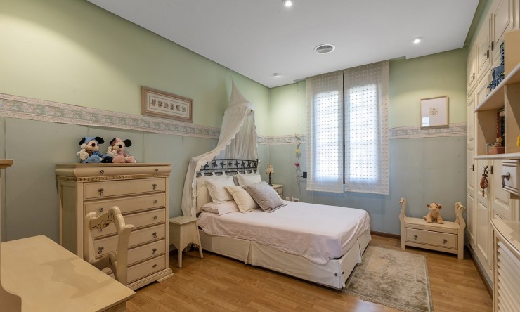 Resale - Villa -
Torrevieja