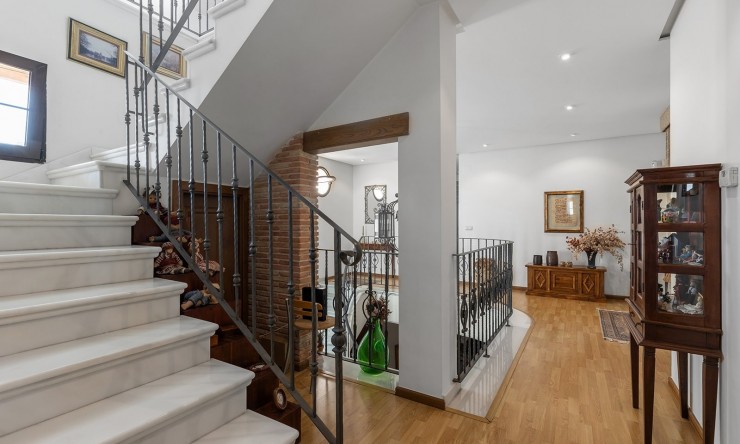 Resale - Villa -
Torrevieja