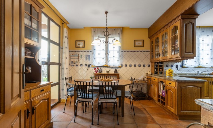 Resale - Villa -
Torrevieja