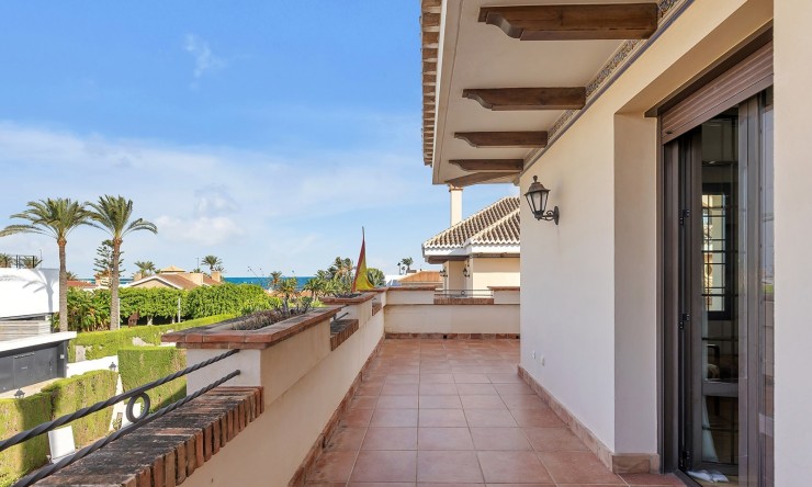 Resale - Villa -
Torrevieja