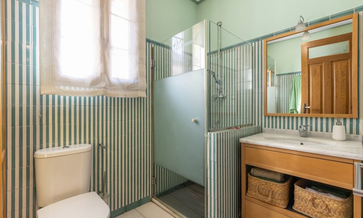 Resale - Villa -
Torrevieja