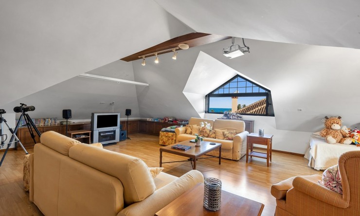 Resale - Villa -
Torrevieja