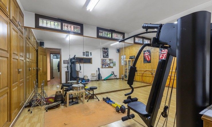 Resale - Villa -
Torrevieja