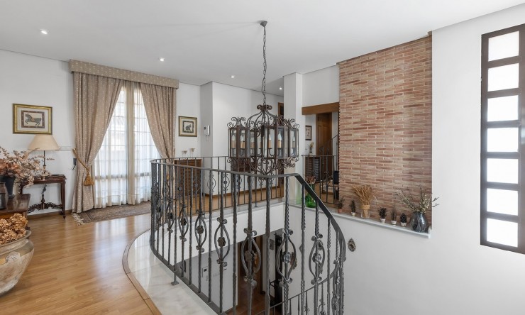 Resale - Villa -
Torrevieja