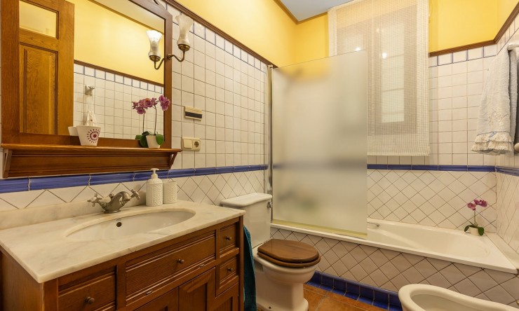 Resale - Villa -
Torrevieja