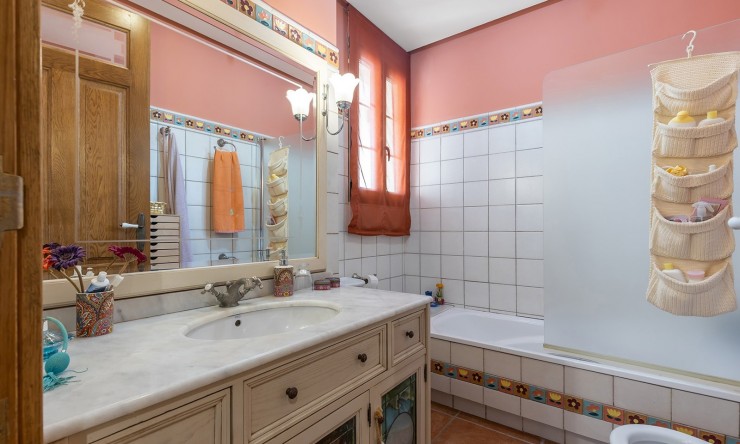 Resale - Villa -
Torrevieja