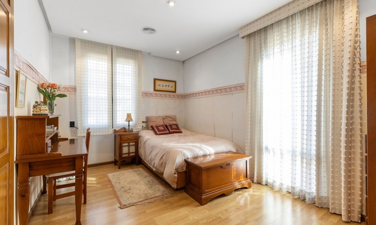 Resale - Villa -
Torrevieja