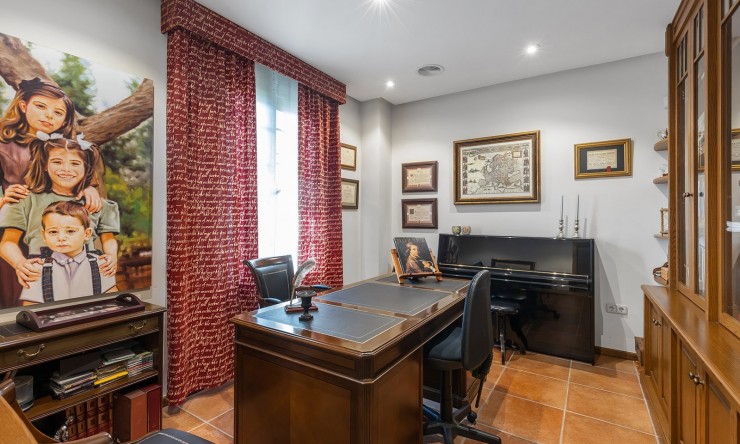 Resale - Villa -
Torrevieja