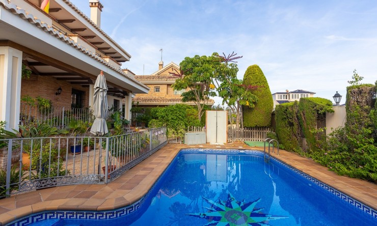 Resale - Villa -
Torrevieja