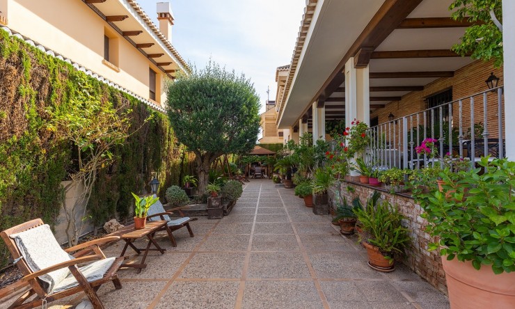 Resale - Villa -
Torrevieja