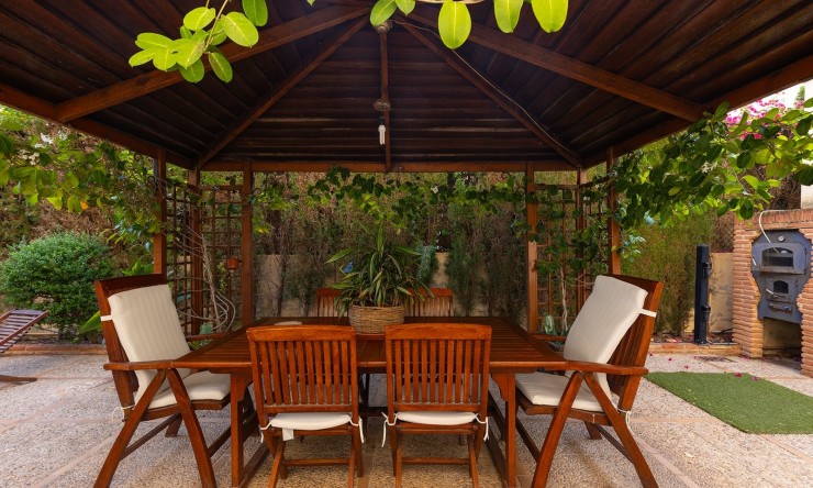 Resale - Villa -
Torrevieja