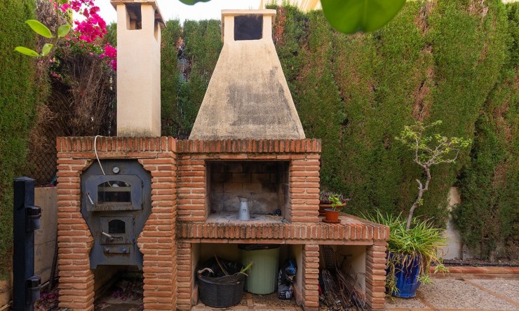 Resale - Villa -
Torrevieja