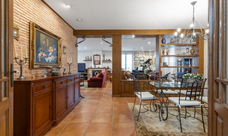 Resale - Villa -
Torrevieja