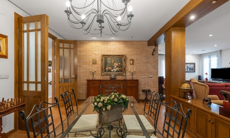 Resale - Villa -
Torrevieja