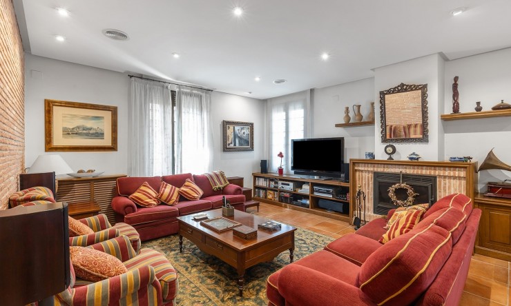 Resale - Villa -
Torrevieja