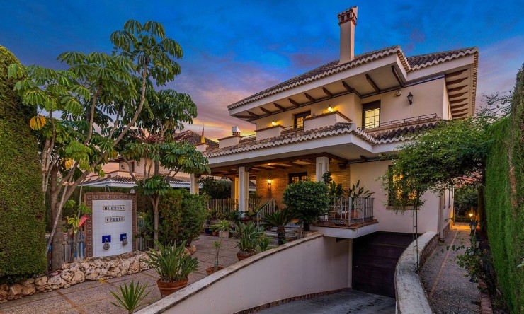 Resale - Villa -
Torrevieja