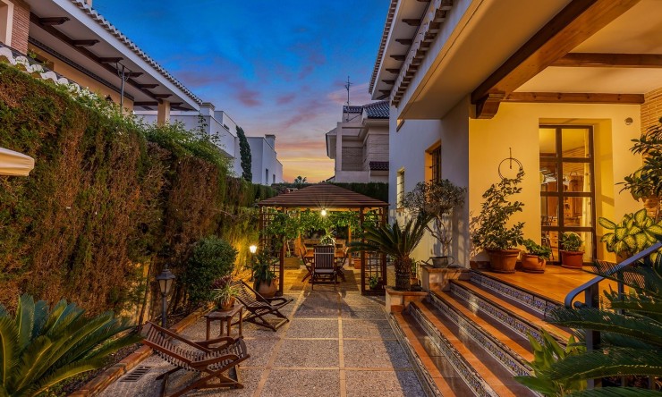 Resale - Villa -
Torrevieja