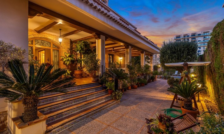 Resale - Villa -
Torrevieja