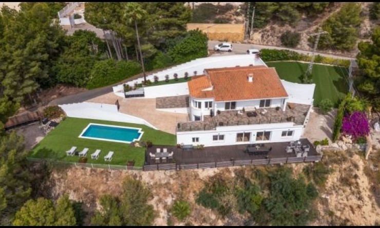 Resale - Villa -
Calpe / Calp - Oltamar - Cucarres