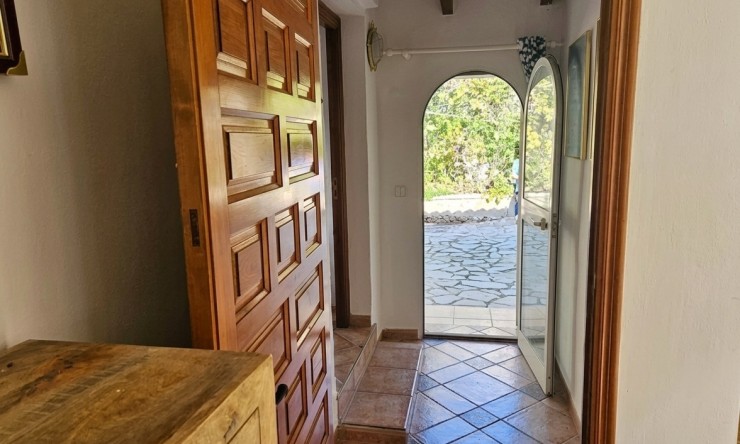 Resale - Villa -
Moraira - Pinar del Advocat - Cometa