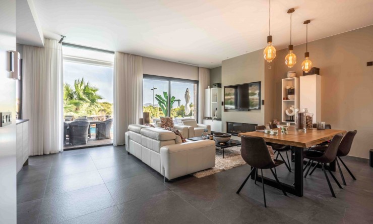 Resale - Villa -
Finestrat