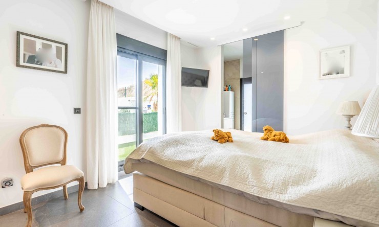 Resale - Villa -
Finestrat