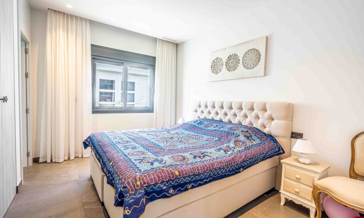 Resale - Villa -
Finestrat