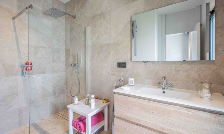 Resale - Villa -
Finestrat