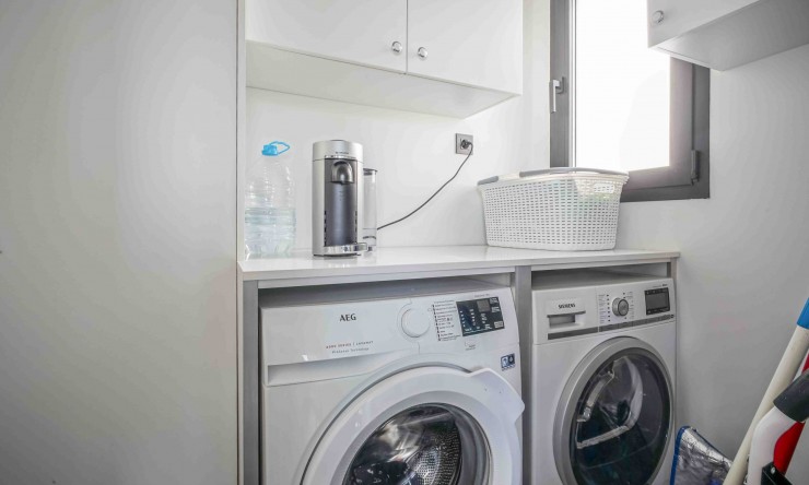 Resale - Villa -
Finestrat