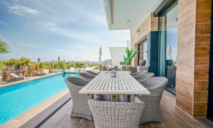 Resale - Villa -
Finestrat