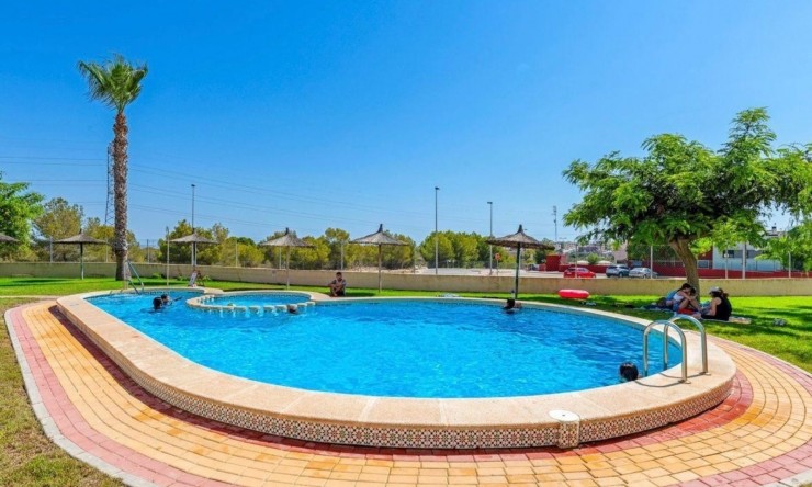 Resale - Villa -
Villamartin