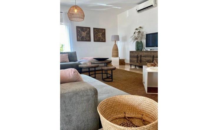 Resale - Villa -
Benissa - La Fustera