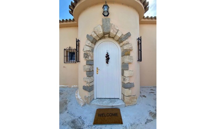 Resale - Villa -
Benissa - La Fustera