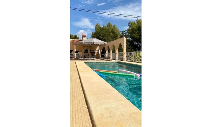 Resale - Villa -
Benissa - La Fustera