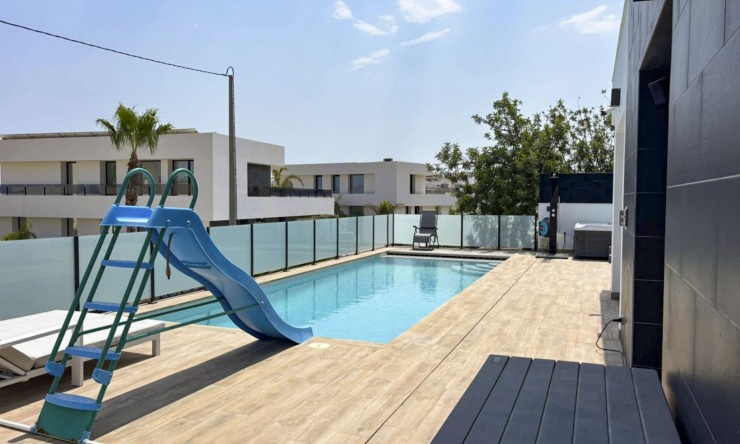 Resale - Villa -
Calpe - Benicolada