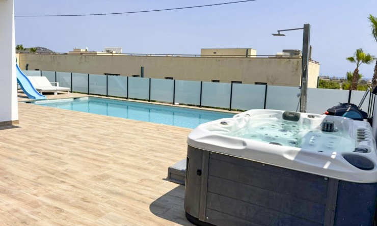 Resale - Villa -
Calpe - Benicolada