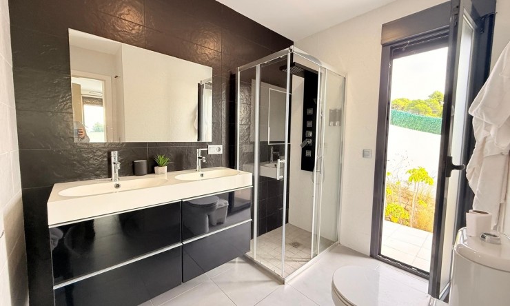 Resale - Villa -
Altea
